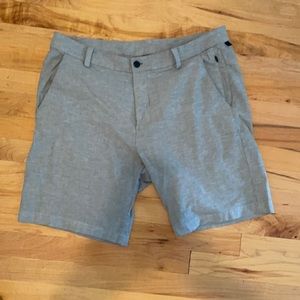 LULULEMON Oxford commission short